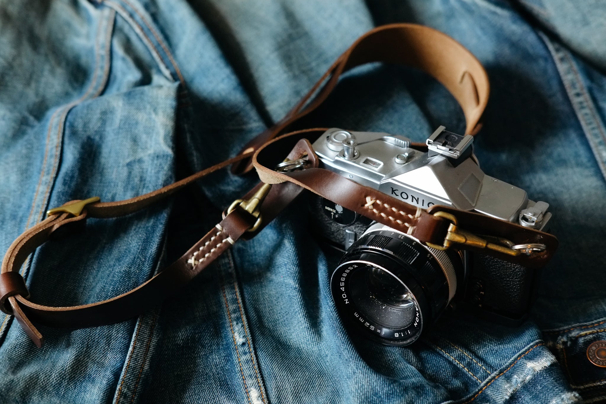 L E G A C Y Adjustable quick release spring clip camera strap