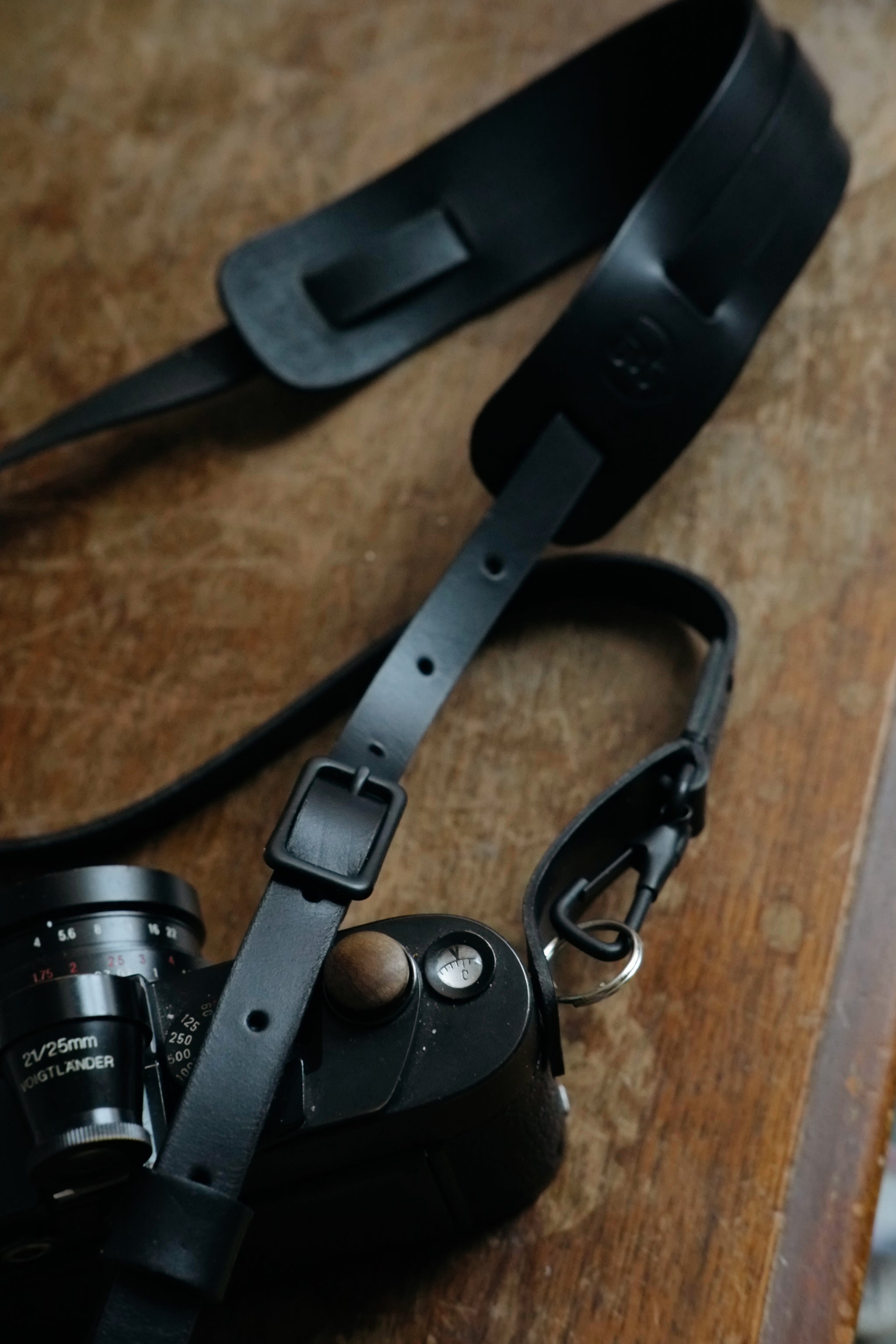 L E G A C Y Adjustable quick release spring clip camera strap - Nero