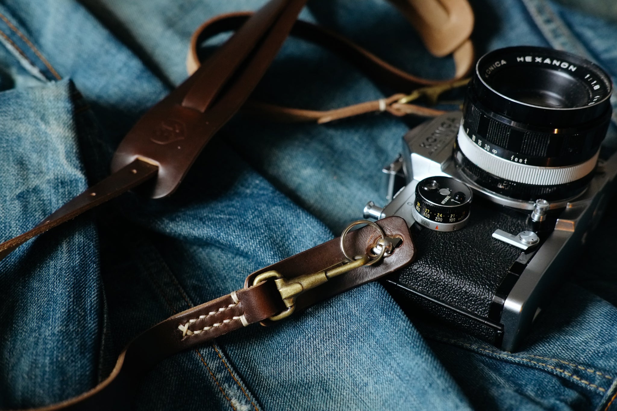 L E G A C Y Adjustable quick release spring clip camera strap