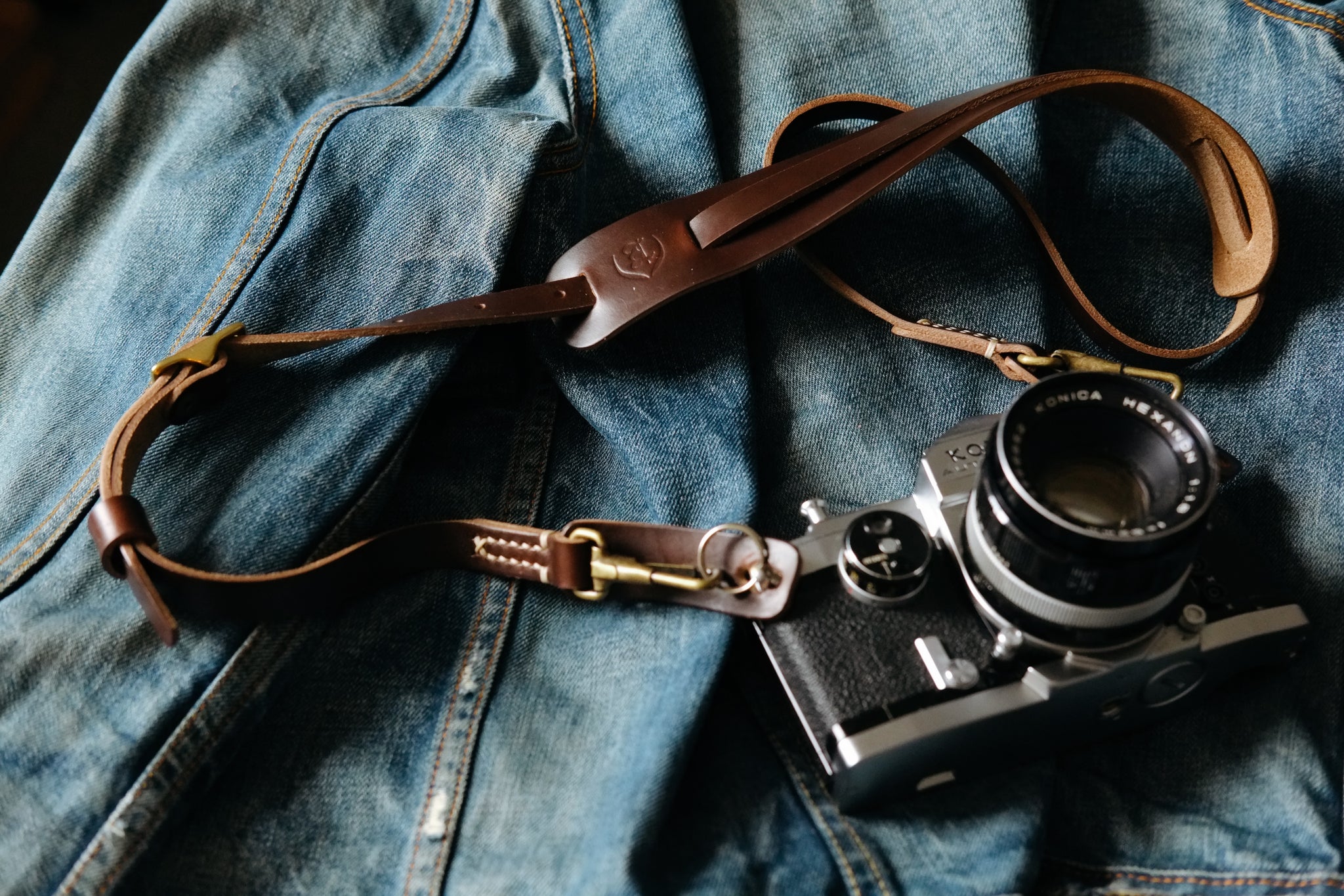 L E G A C Y Adjustable quick release spring clip camera strap