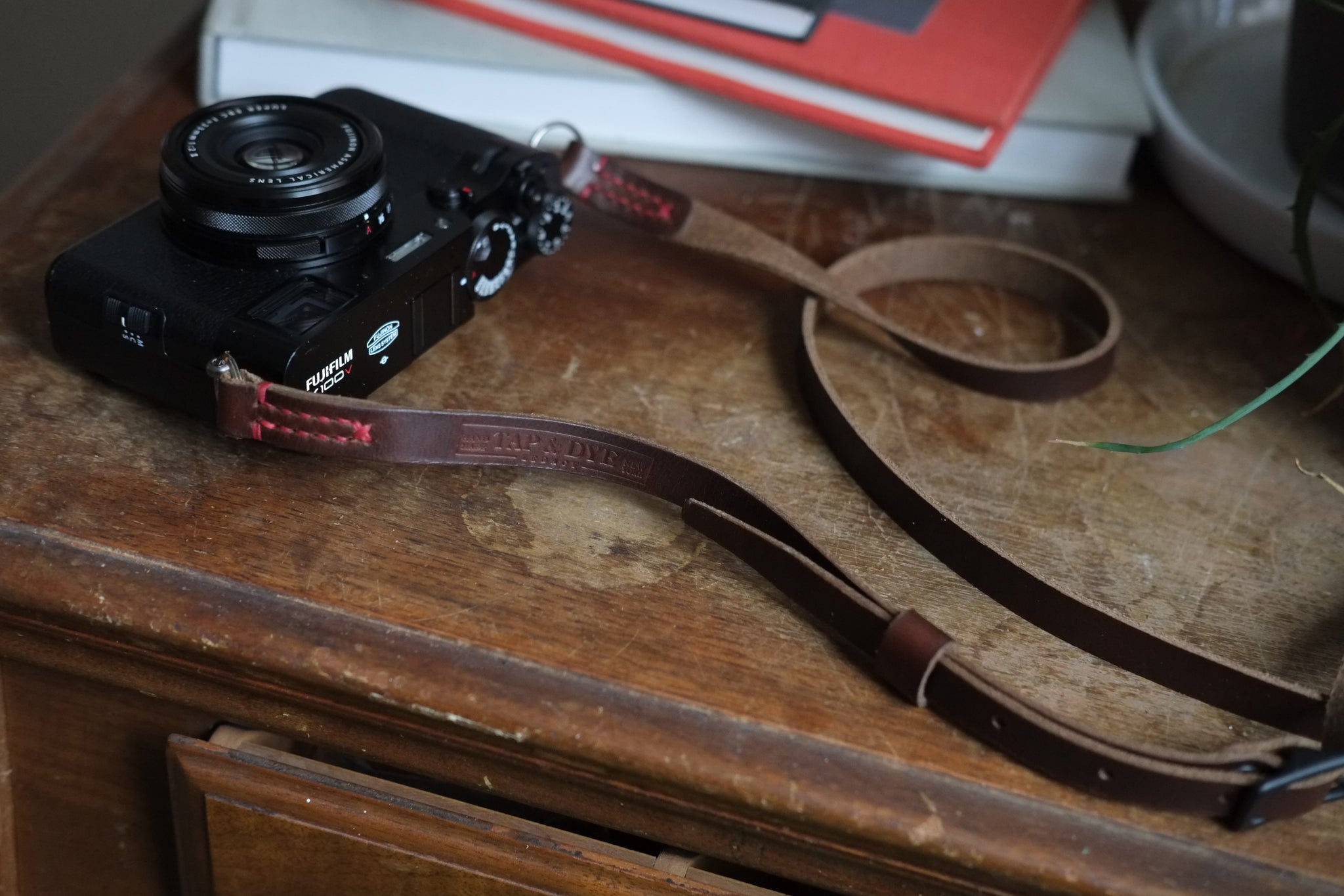 LEGACY slim adjustable camera strap - Nero Bourbon & Black Horween