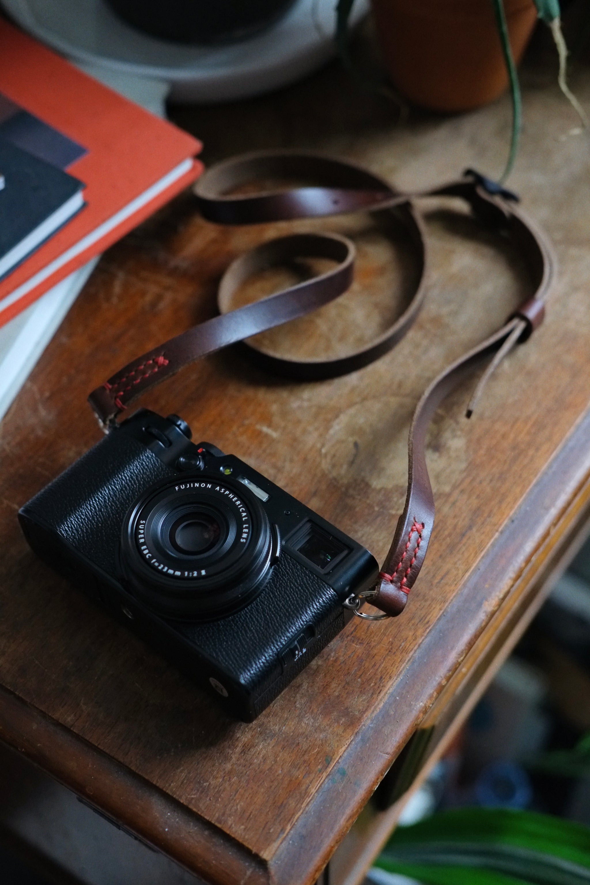 LEGACY slim adjustable camera strap - Nero Bourbon & Black Horween