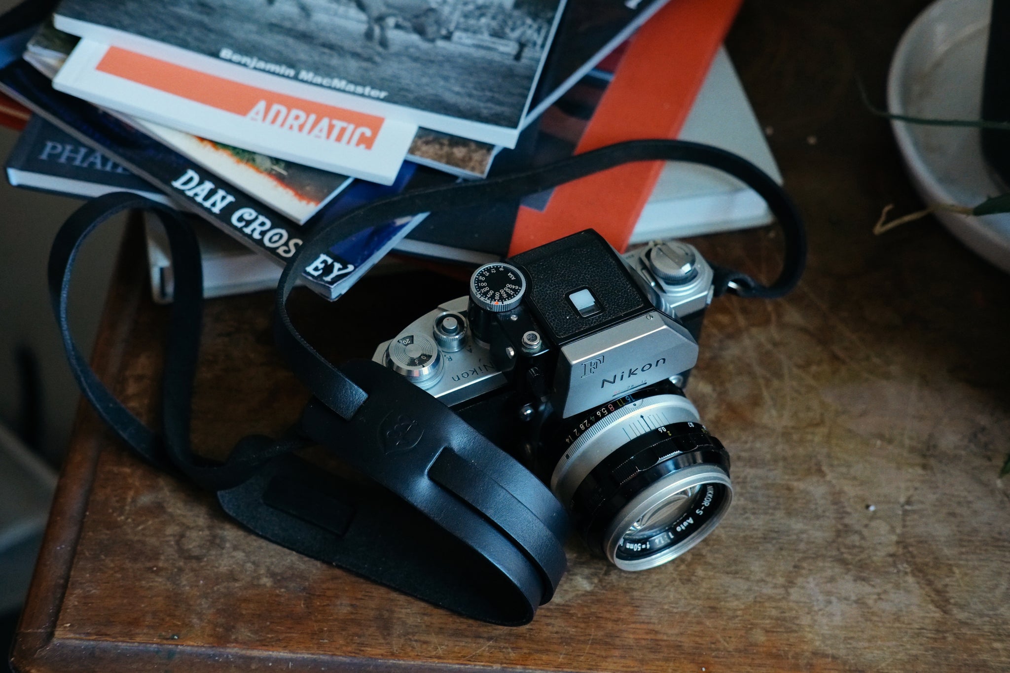 L E G A C Y leather camera fixed length neck/shoulder strap -  All Black Chromexcel | Black x Natural