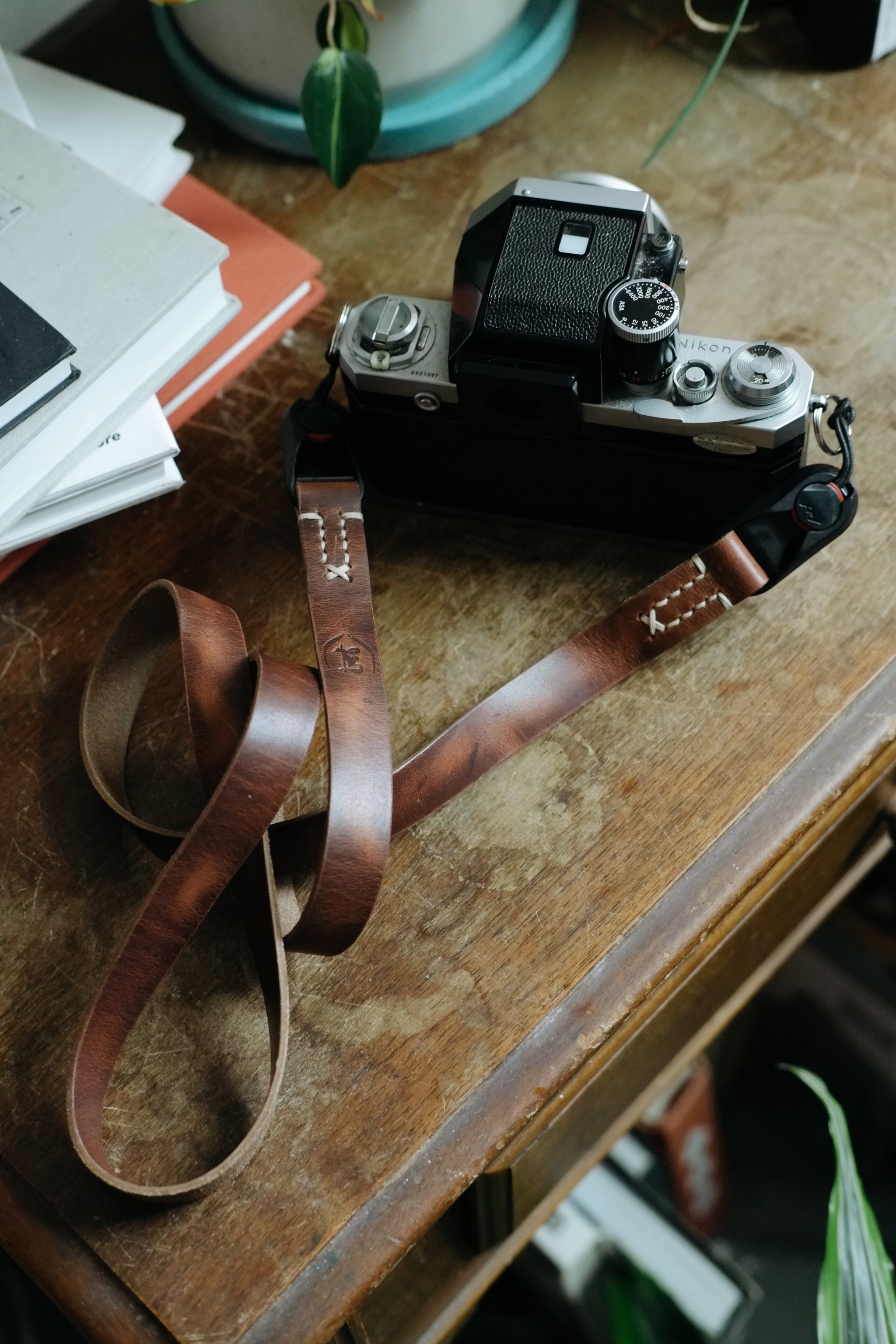 LEGACY classic wide x peak anchor camera strap