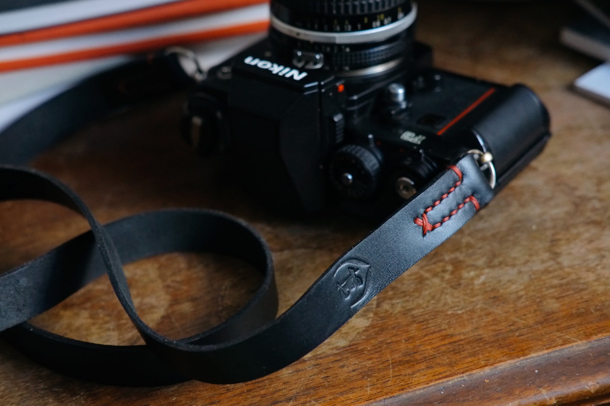 LEGACY classic wide camera strap
