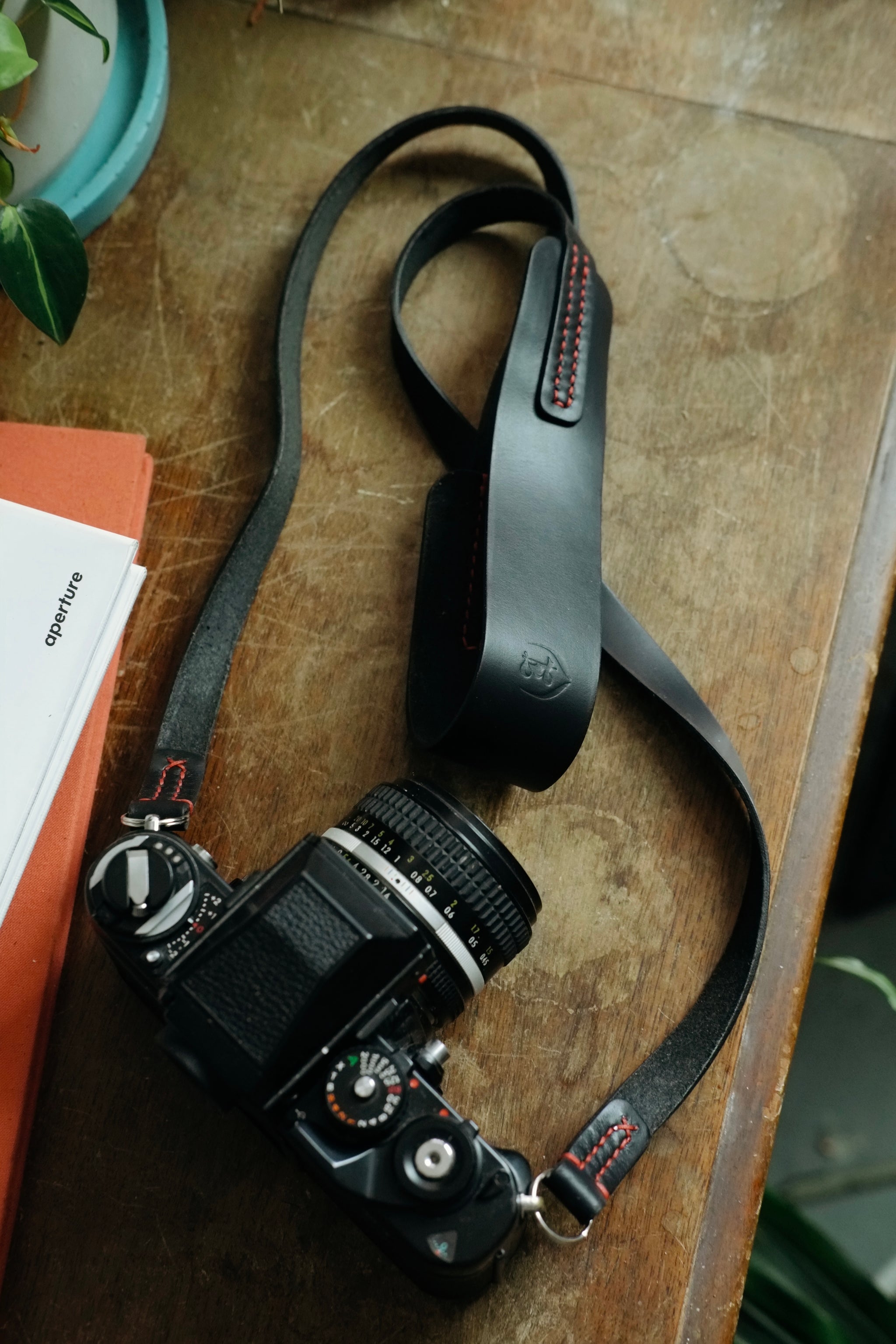 L E G A C Y classic wide camera strap - Nero