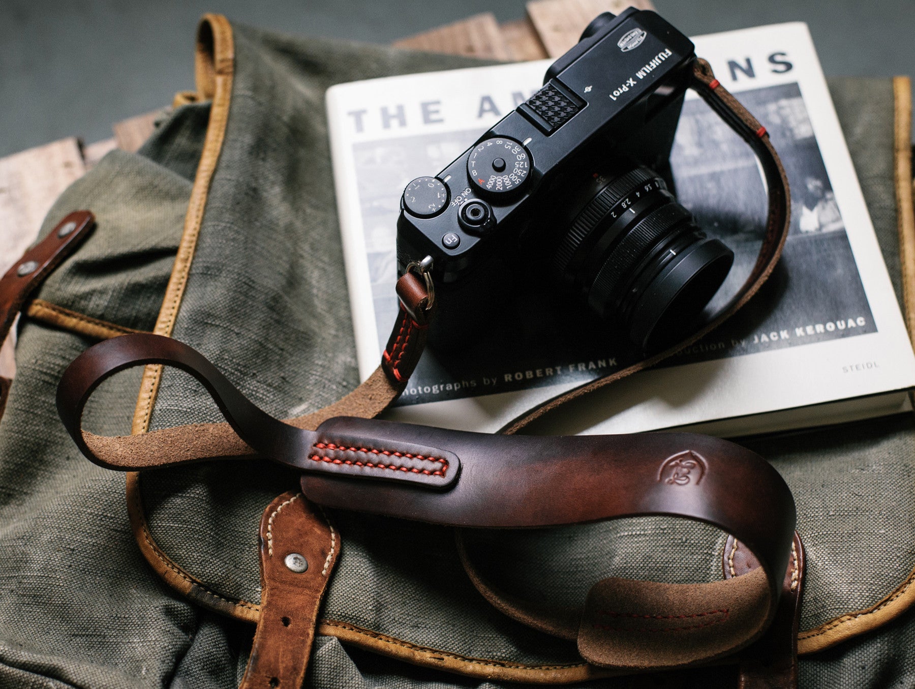 L E G A C Y classic wide camera strap - Nero Brown Horween