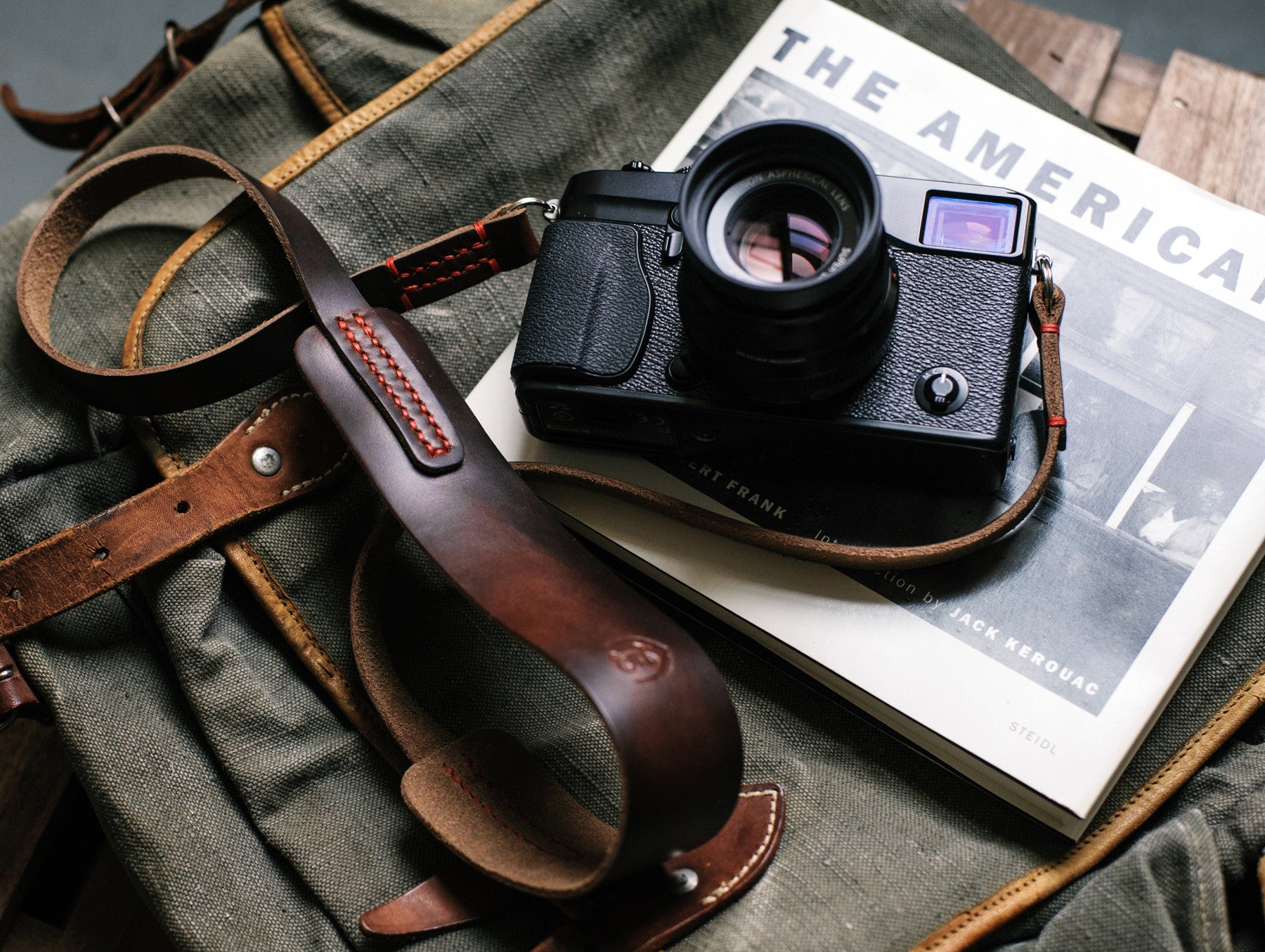 L E G A C Y classic wide camera strap - Nero Brown Horween